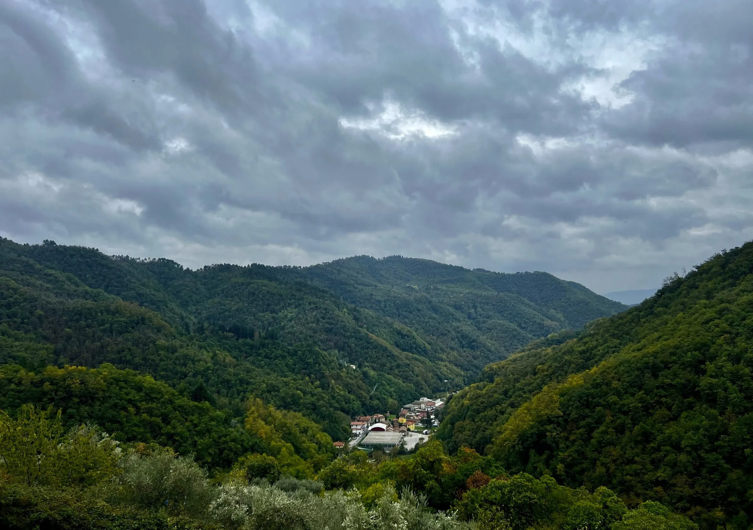 La valle di Villa Basilica, terra d’origine della famiglia Bini